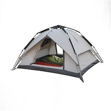 ครอบครัว 3 คน Pop Up เต็นท์แคมป์